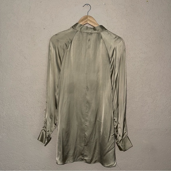Wilfred | Cupro Button Down Top Size: Medium - Picture 4 of 4